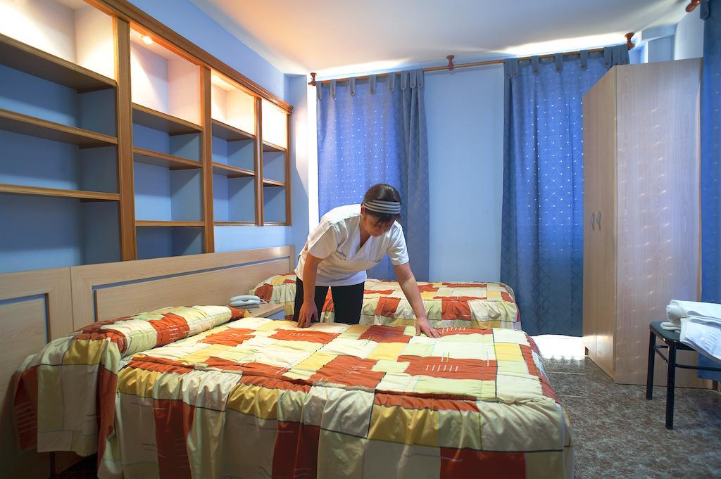 Hostal Xarau Cerdanyola del Valles Exteriér fotografie