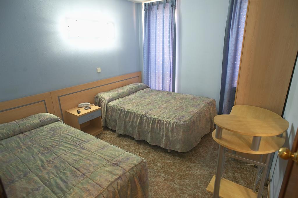 Hostal Xarau Cerdanyola del Valles Pokoj fotografie